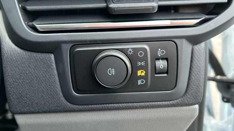 Ford Tourneo Custom 320 L1 Diesel Fwd 2.0 EcoBlue 136ps H1 Titanium 8 seater Auto